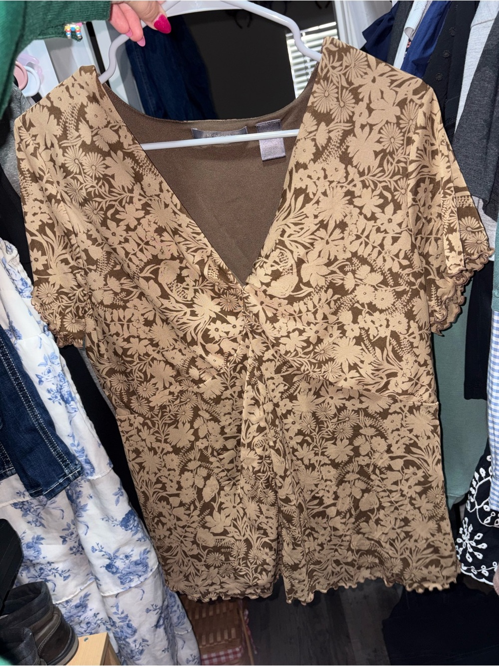 Liz Claiborne Brown Floral V-Neck Short Sleeve Blouse